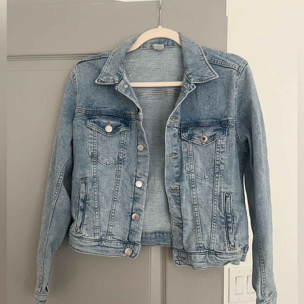 Cropped light jean jacket - US 10